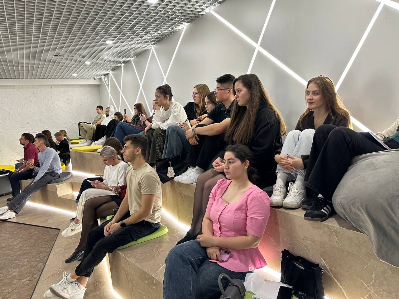 Студенты 2-го курса направления подготовки «Экономика» посетили форум «Новые возможности для продаж на Wildberries»