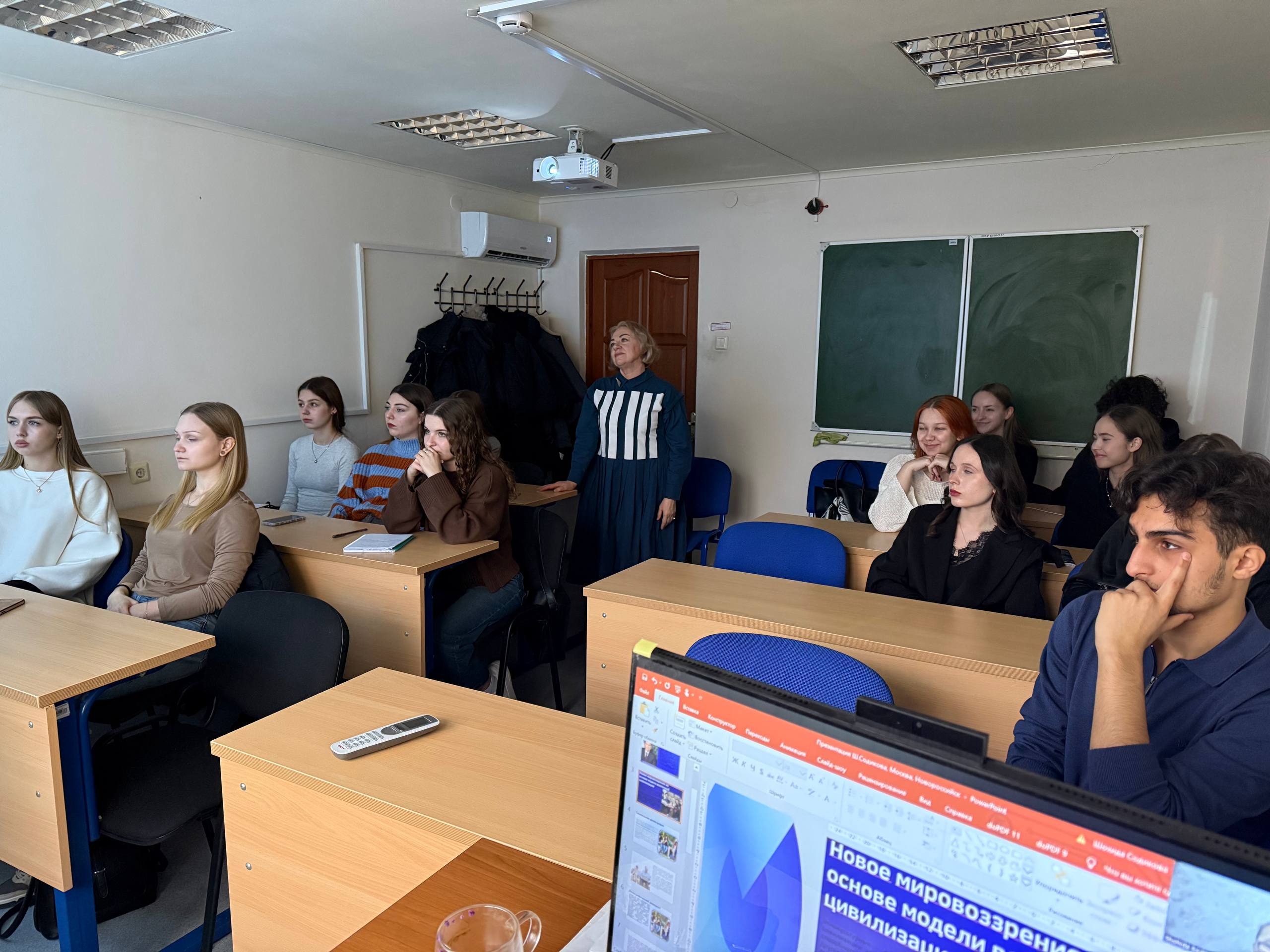 Межкультурный диалог в Финуниверситете: профессор из Узбекистана раскрыла этнокультурные аспекты теории поколений