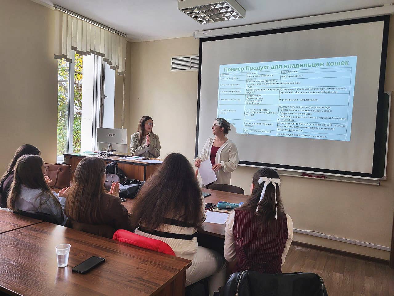 Студенты Финуниверситета встретились со специалистом по страхованию из компании «РЕСО»