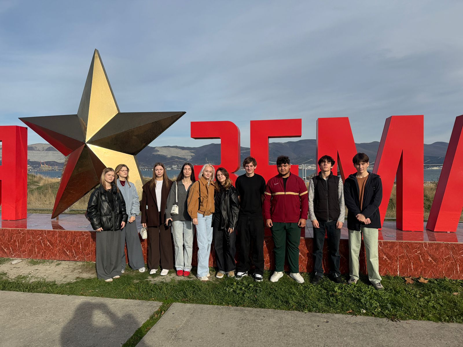 Участие в городском военно-патриотическом мероприятии «Отечество, долг и честь», посвящённом Дню призывника