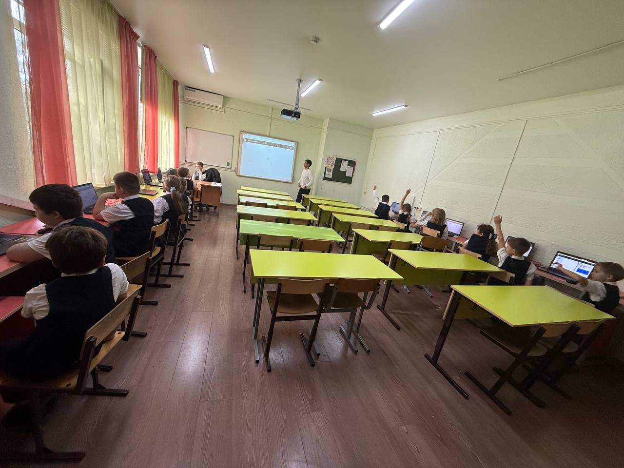 Первые строчки кода: как второклассники стали «Гениями кода» в Финуниверситете