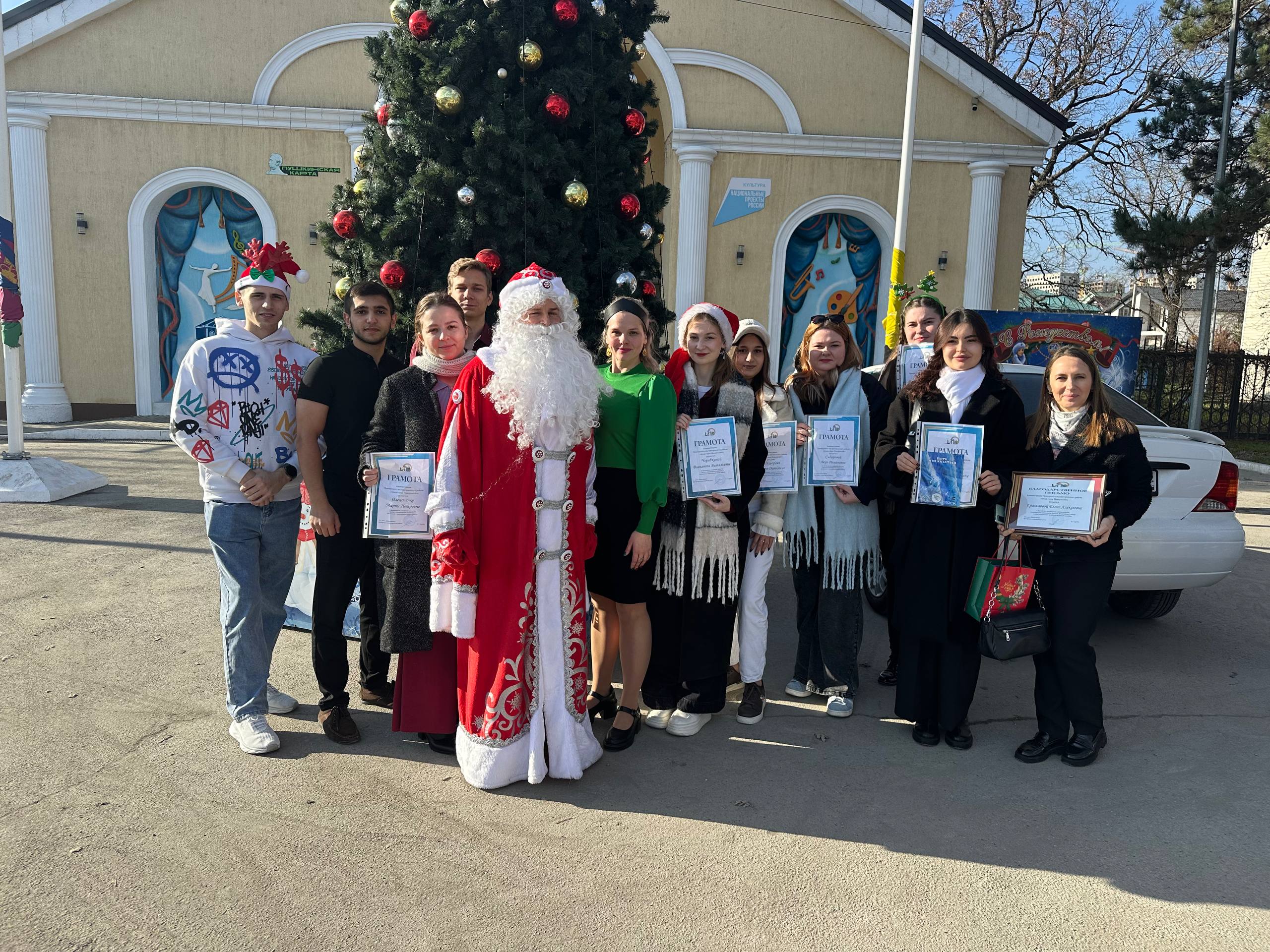 Лучшие волонтеры отмечены наградами в администрации Приморского района г.Новороссийск