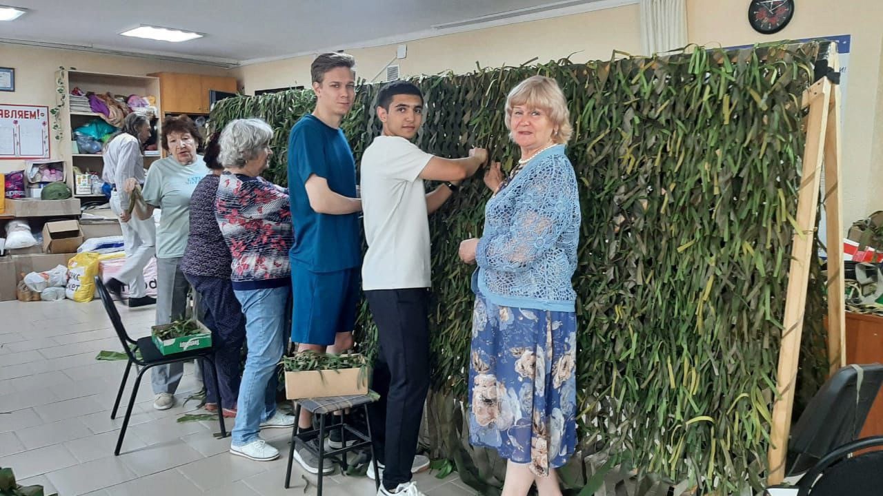 Волонтёры в деле: плетем маскировочные сети!